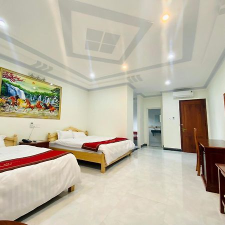 Khach San Hung Viet Hotell Kon Tum Exteriör bild
