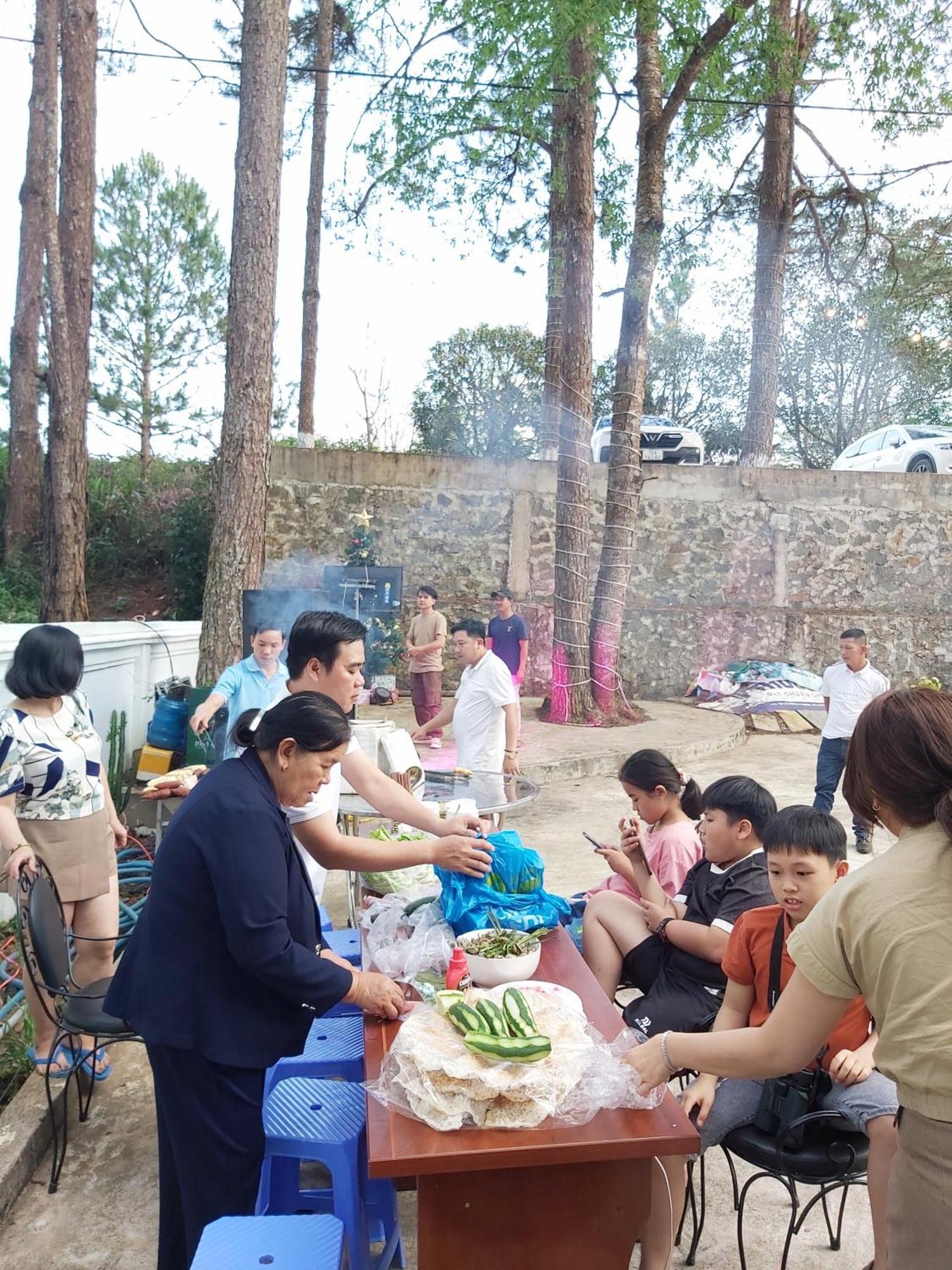 Khach San Hung Viet Hotell Kon Tum Exteriör bild